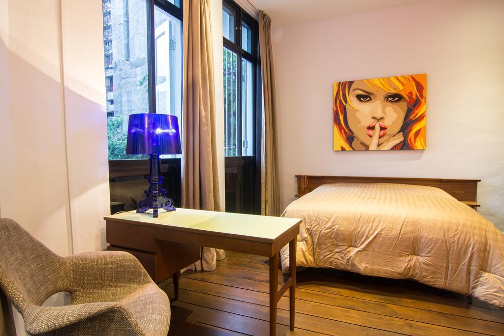 Rabbit Carrot Gun Aparthotel Singapore Rum bild