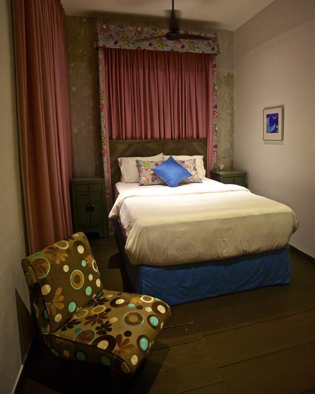 Rabbit Carrot Gun Aparthotel Singapore Rum bild