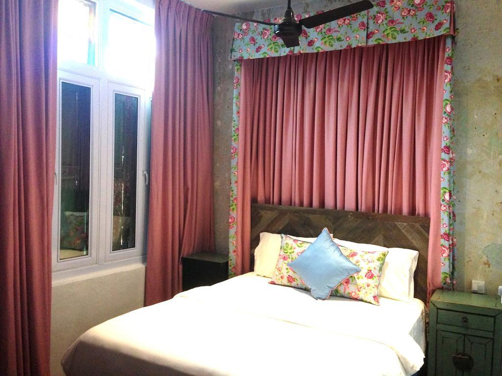 Rabbit Carrot Gun Aparthotel Singapore Rum bild
